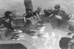 27-La-vasca-del-giardino-Archivio-Lia-Sarchi.